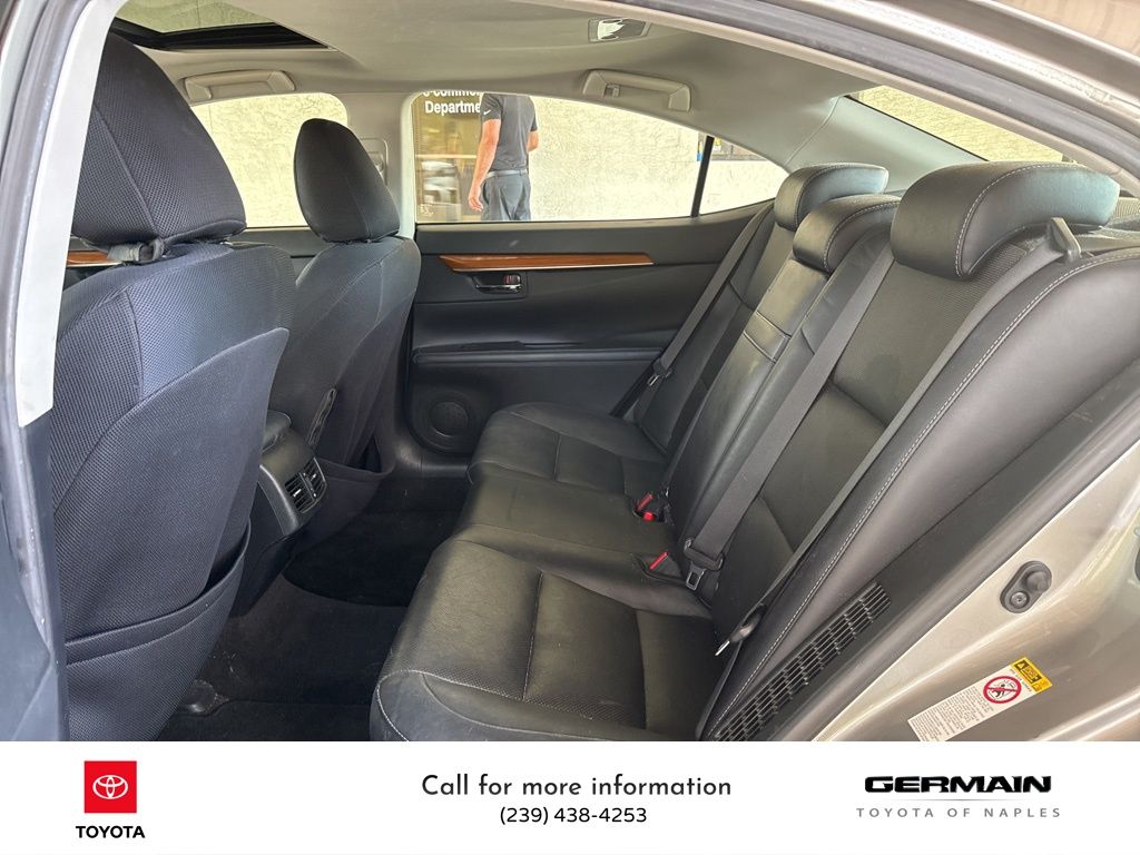 2015 Lexus ES 300h photo 13