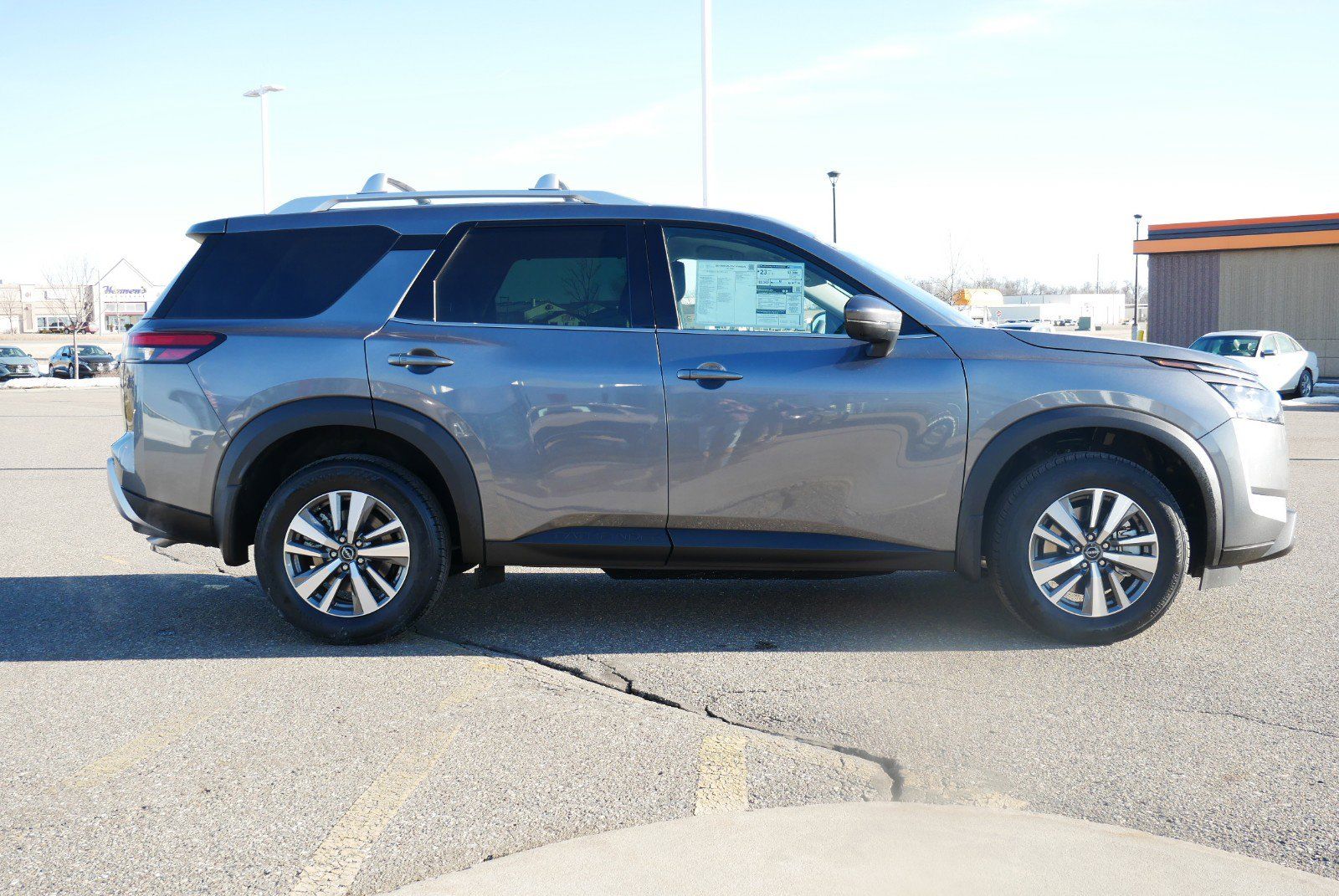 2025 Nissan Pathfinder SL photo 6