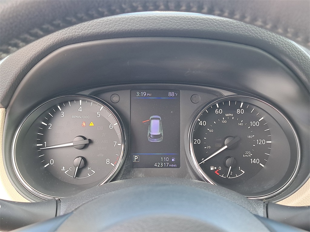 2018 Nissan Rogue SV photo 26