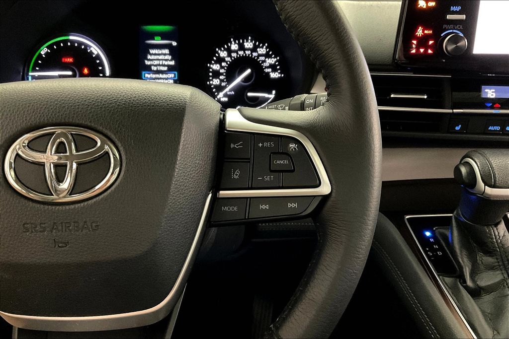 2021 Toyota Sienna XLE photo 18