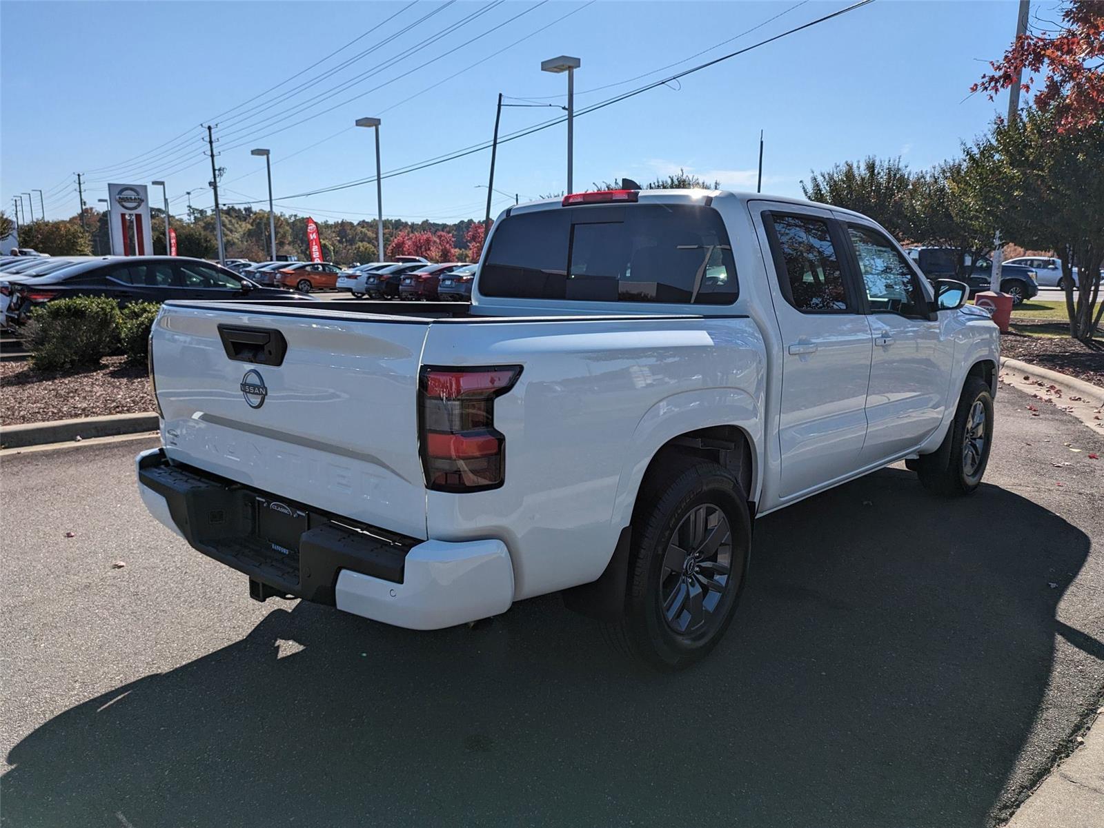 2025 Nissan Frontier SV photo 4