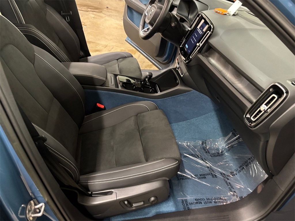 2023 Volvo XC40 Recharge Ultimate photo 16