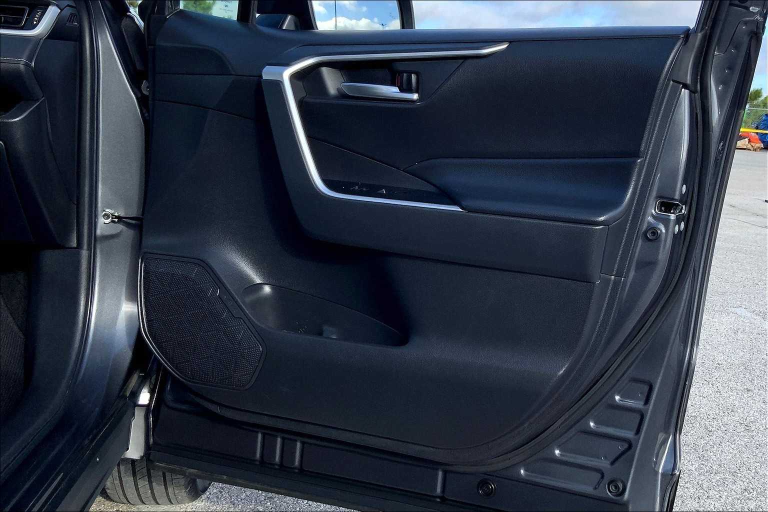 2023 Toyota RAV4 XLE photo 21