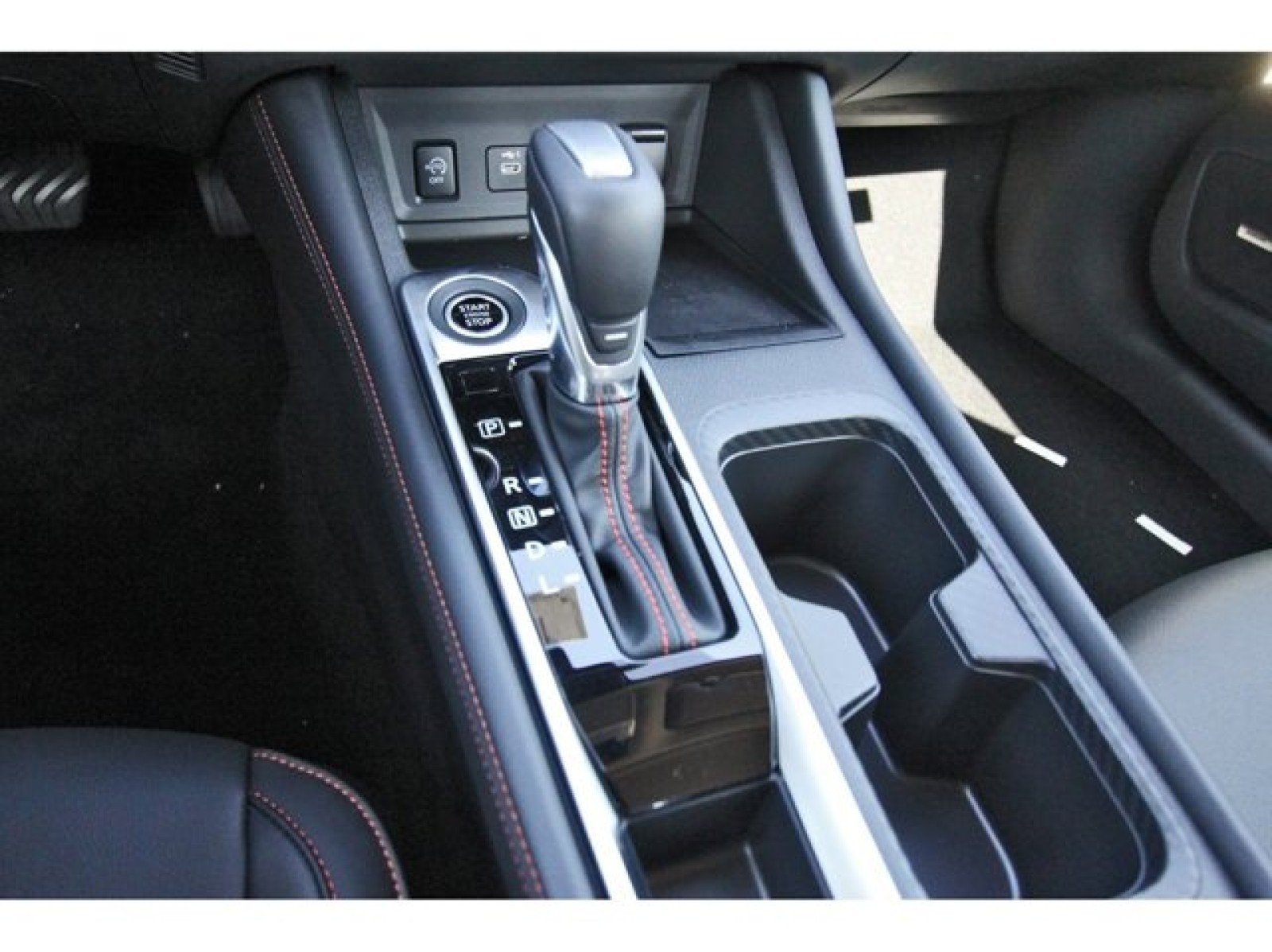 2025 Nissan Sentra SR White at Robbins Nissan