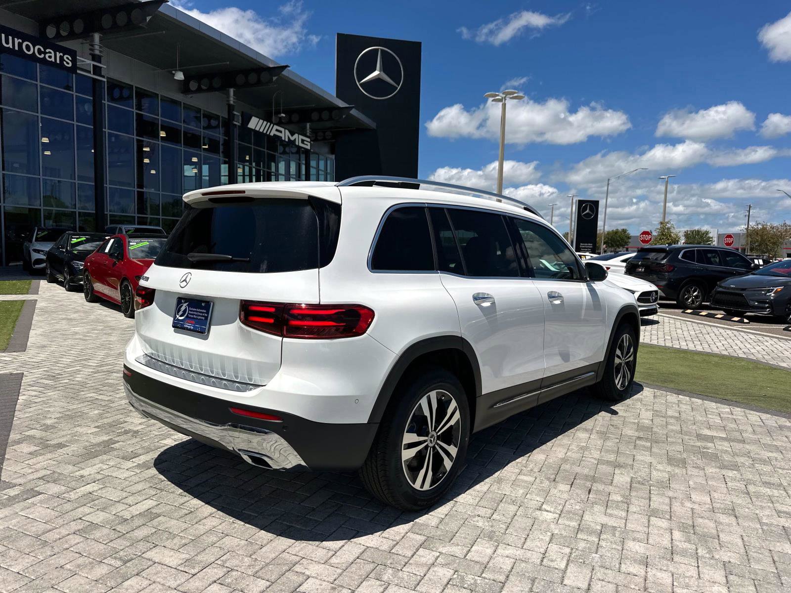 2025 Mercedes Benz GLB 250 photo 4