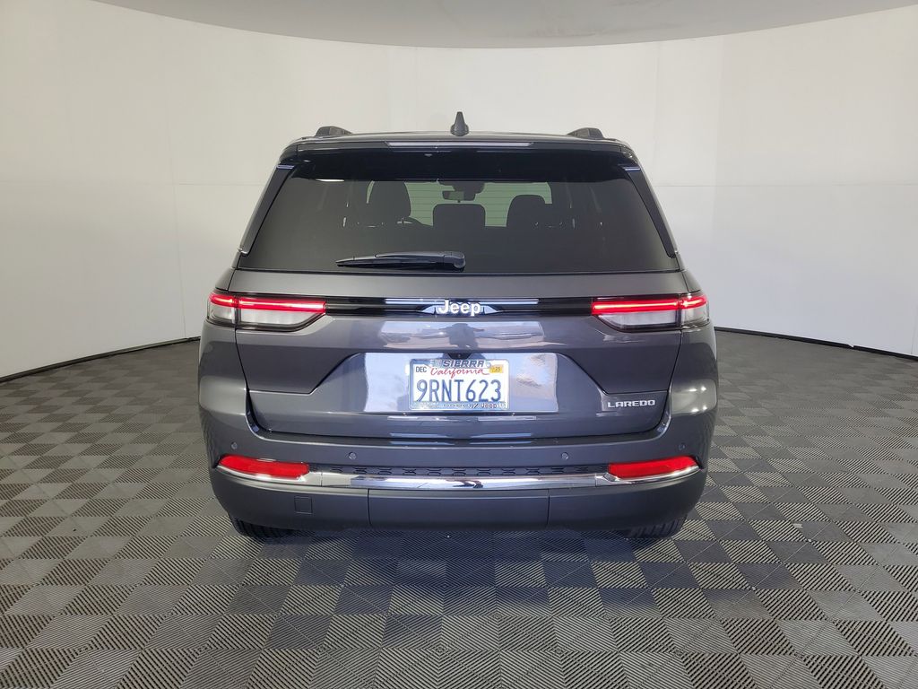 2025 Jeep Grand Cherokee Laredo photo 3