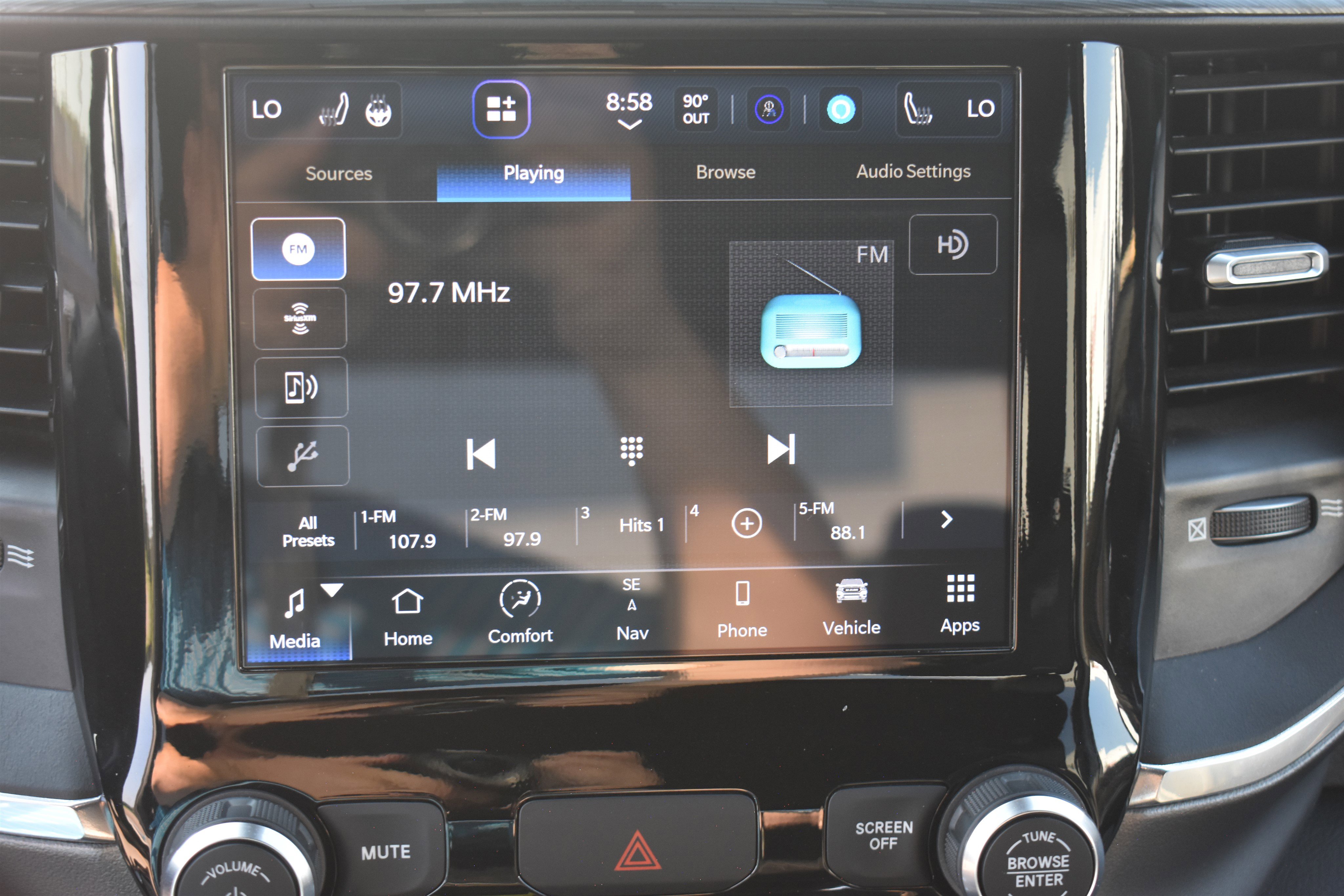 2024 Ram 1500 Laramie photo 19