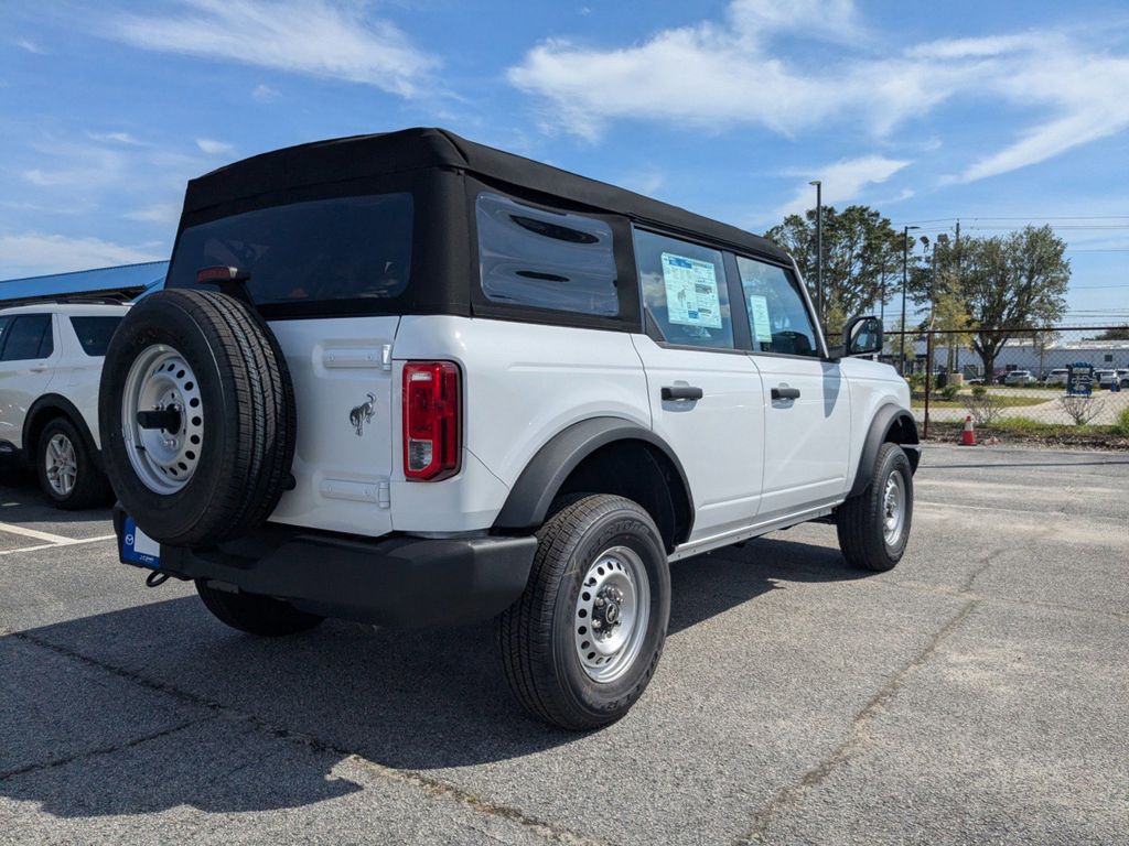 2025 Ford Bronco Base photo 3
