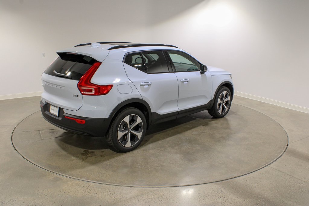 2026 Volvo XC40 Plus photo 4