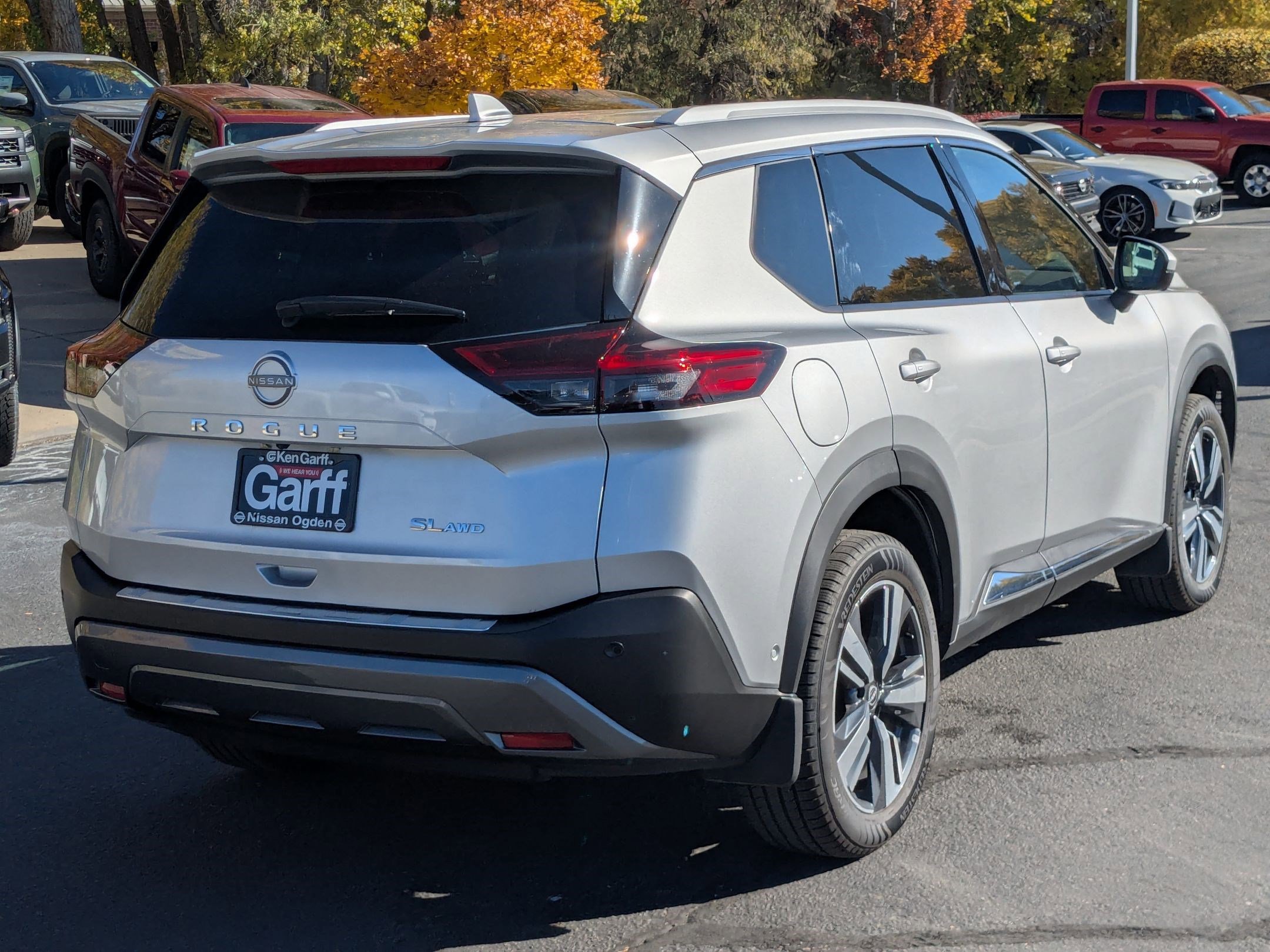 2023 Nissan Rogue SL photo 2