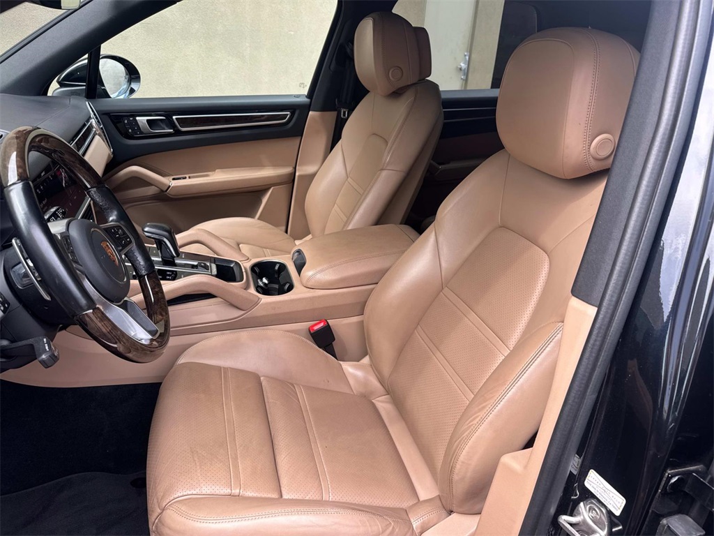 2022 Porsche Cayenne Base photo 4