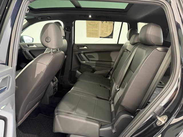 2020 Volkswagen Tiguan SE R-Line Black photo 25