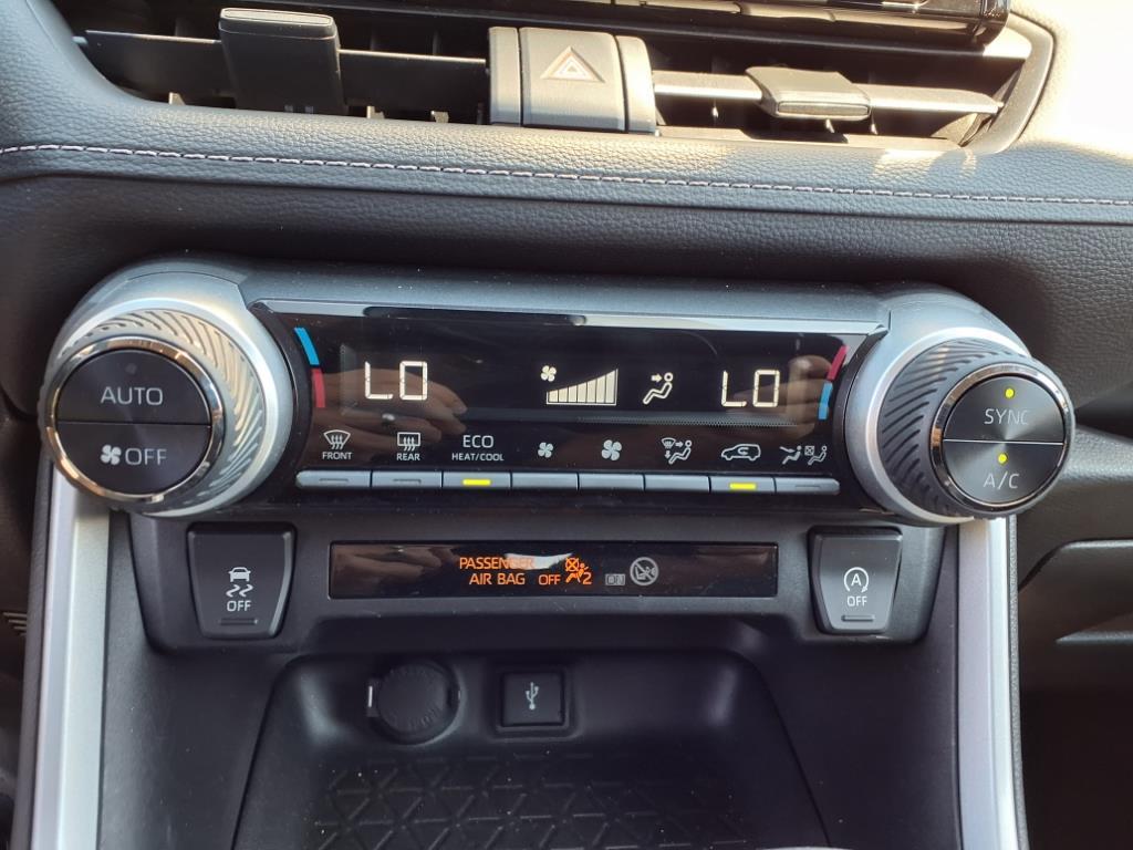2022 Toyota RAV4 XLE photo 17