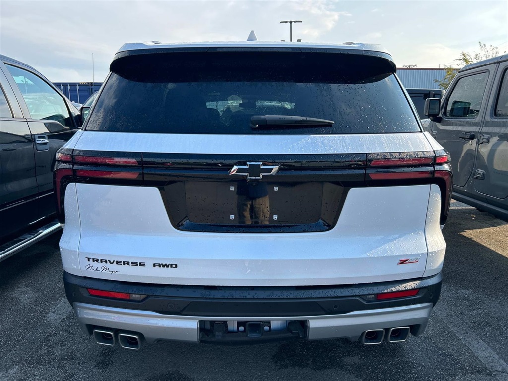 2024 Chevrolet Traverse Z71 photo 2