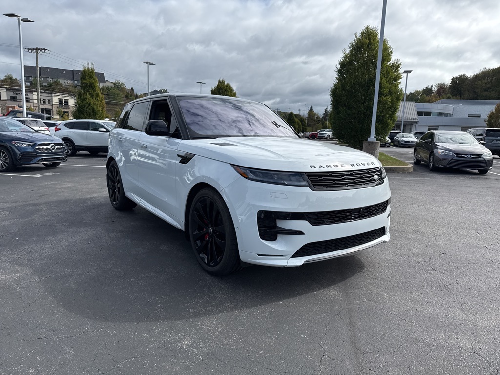 2023 Land Rover Range Rover Sport SE photo 3