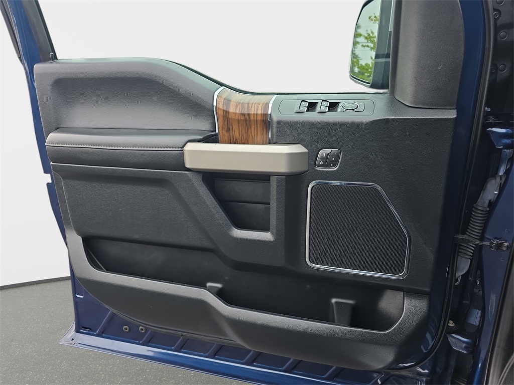 2020 Ford F-150 Lariat photo 26