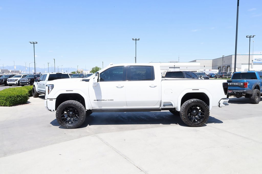 Used 2024 White Frost Tricoat GMC Denali Ultimate image 3