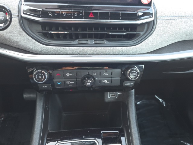 2024 Jeep Compass Latitude photo 18