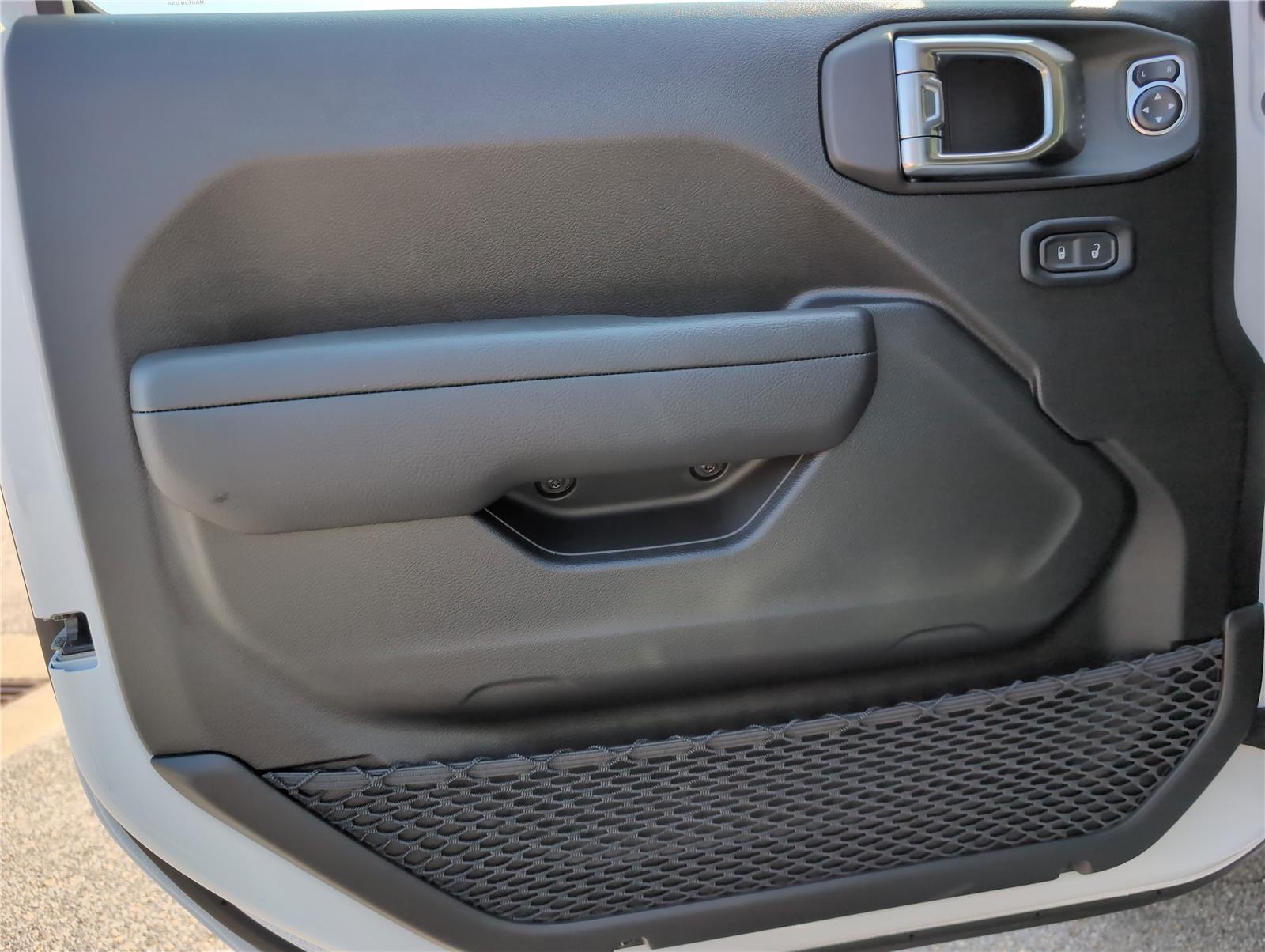 2025 Jeep Wrangler Sport S photo 11