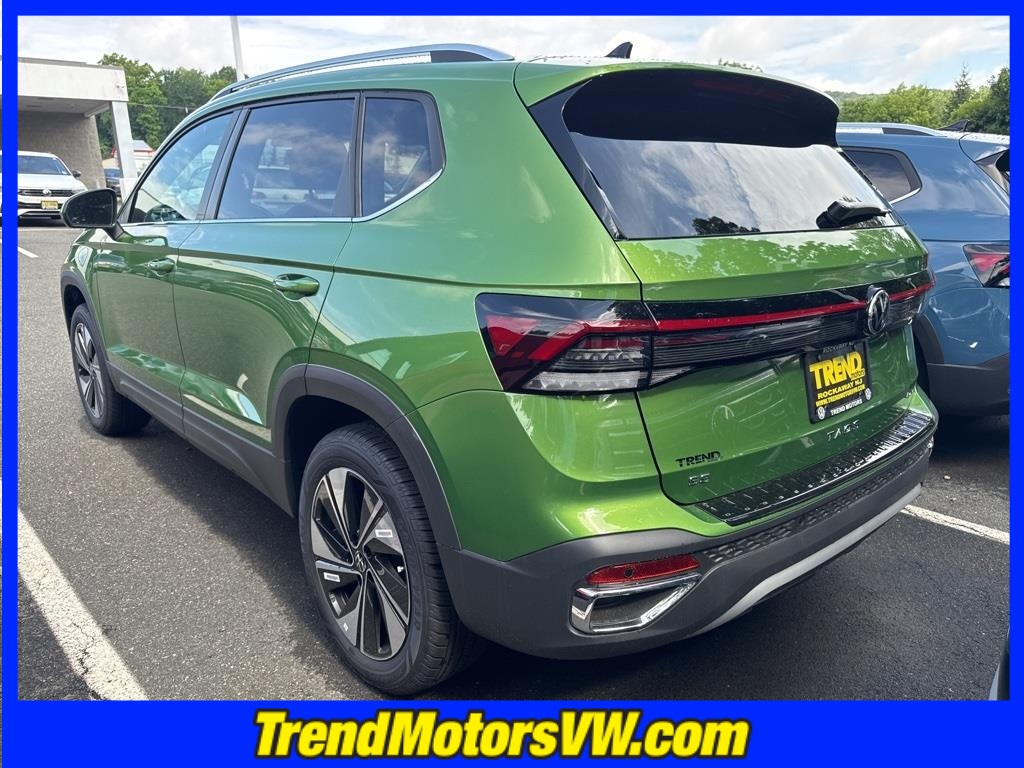 2025 Volkswagen Taos SE photo 4