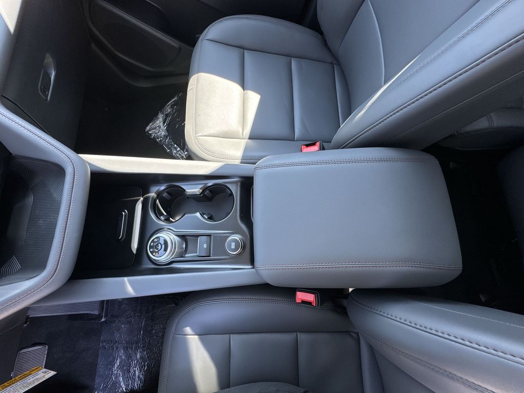 2025 Ford Explorer photo 21