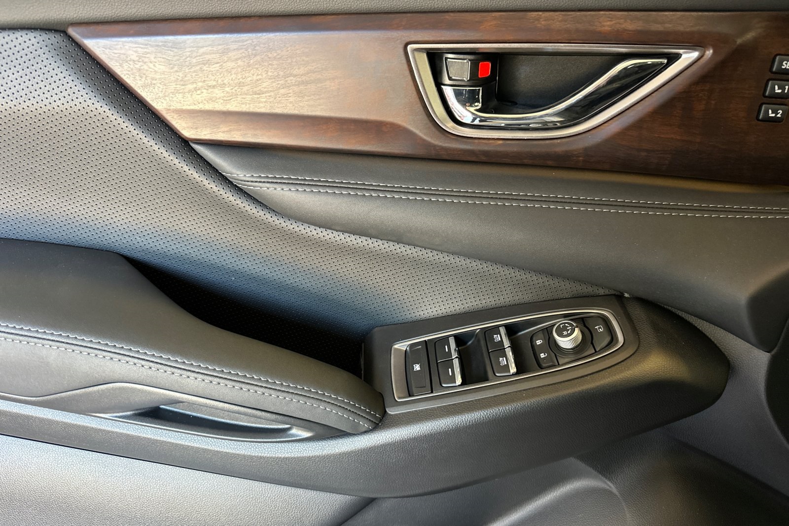 2024 Subaru Ascent Touring photo 15
