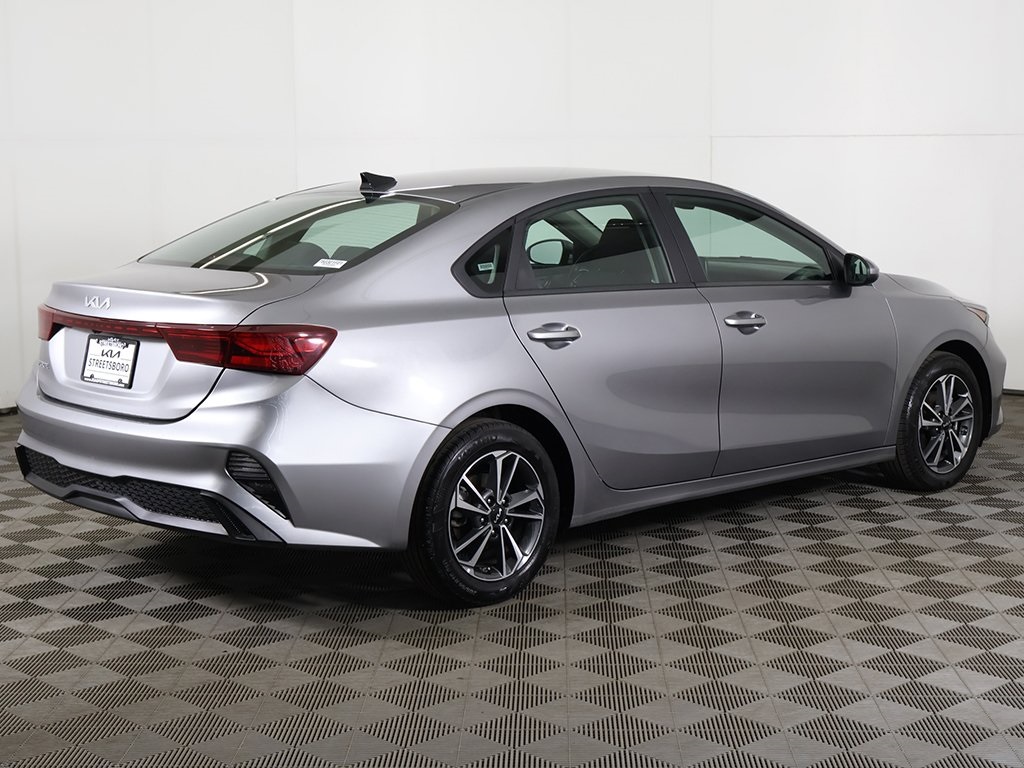 2024 Kia Forte LXS photo 3