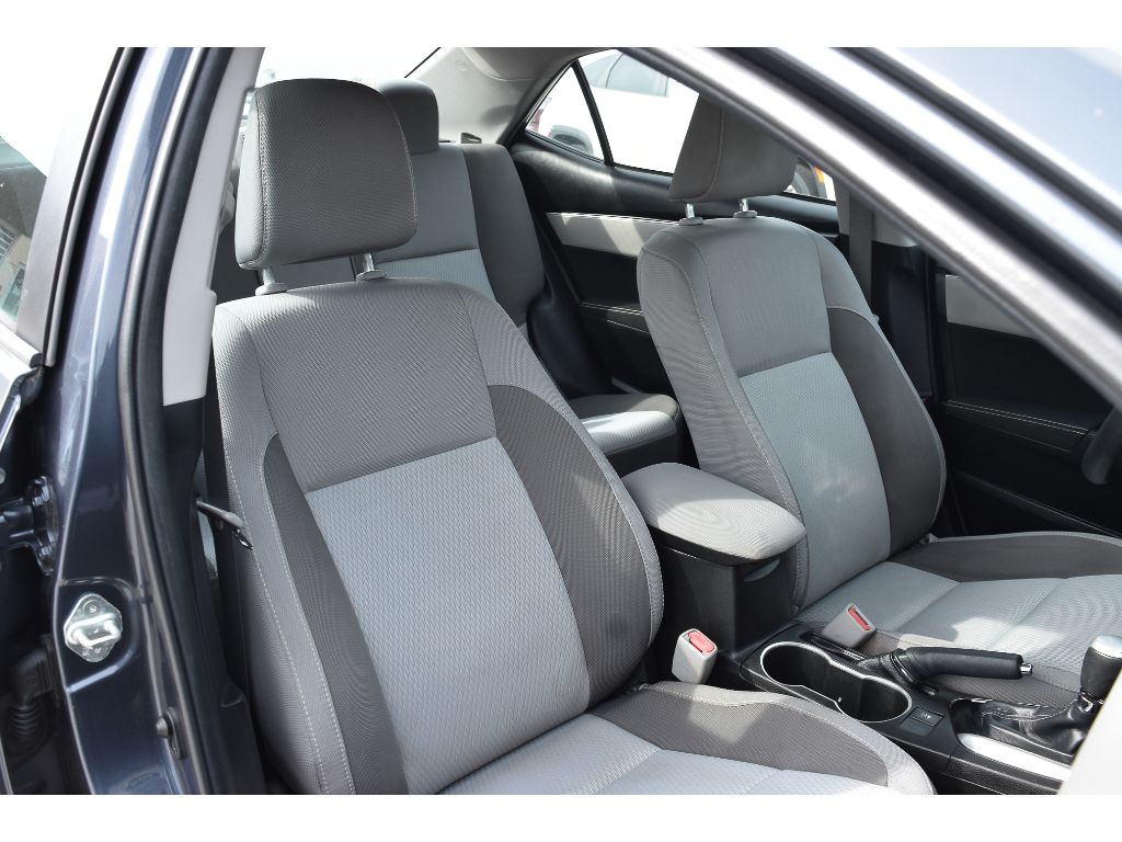 2019 Toyota Corolla LE photo 25