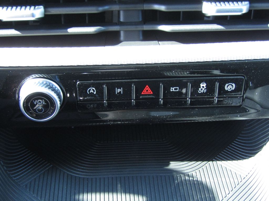 2025 Ford Explorer photo 25