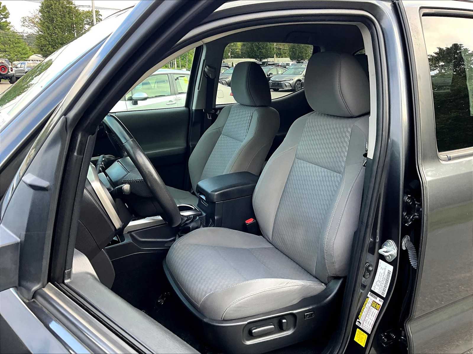 2022 Toyota Tacoma SR5 photo 10