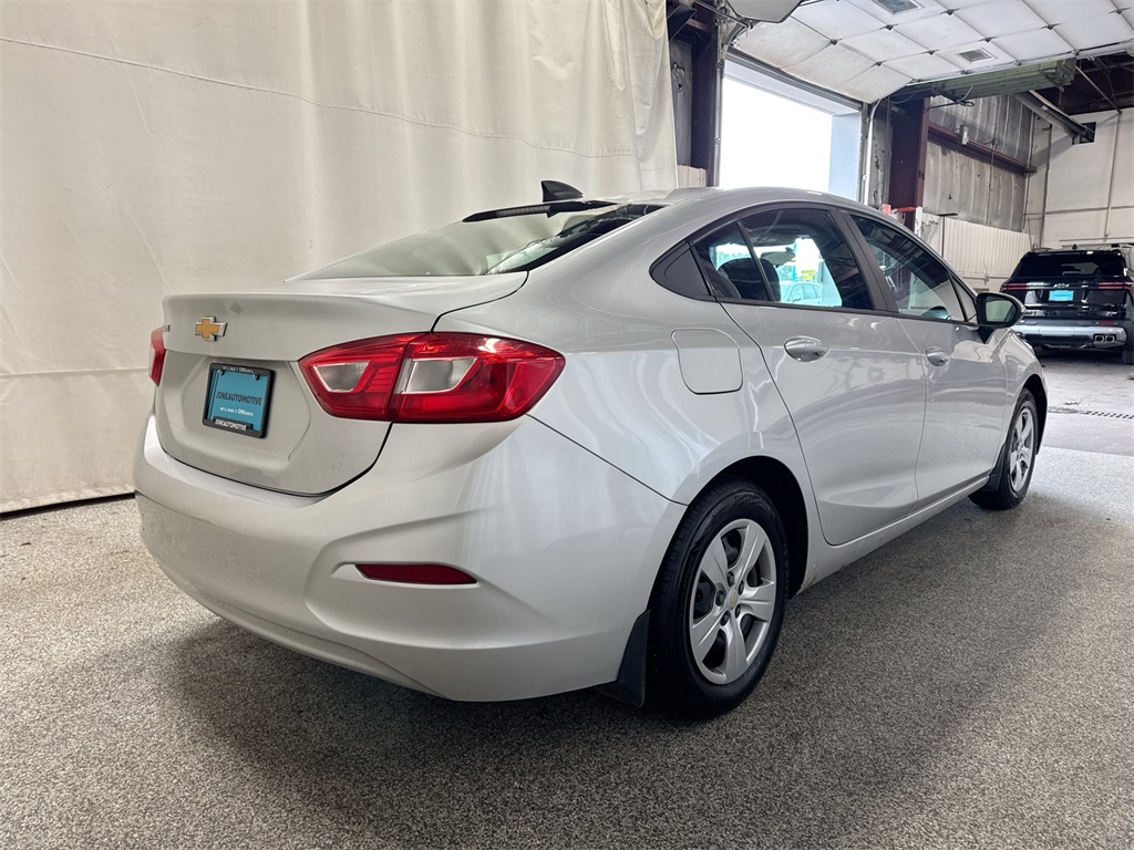 2017 Chevrolet Cruze L photo 10