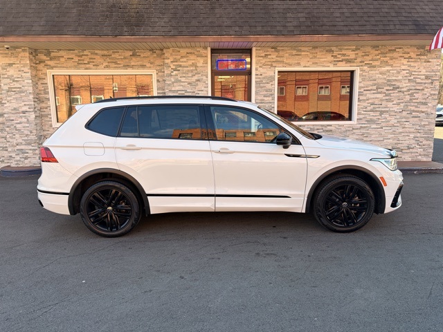 2022 Volkswagen Tiguan SE R-Line Black photo 4