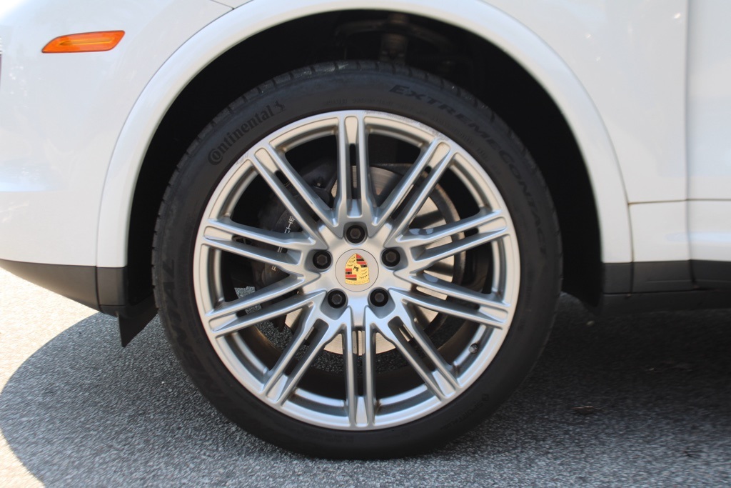 2017 Porsche Cayenne Platinum Edition photo 11