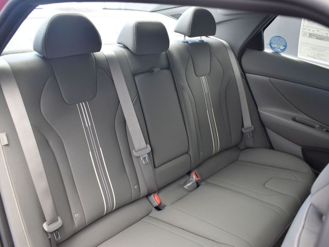 2024 Hyundai Elantra SEL Convenience photo 18