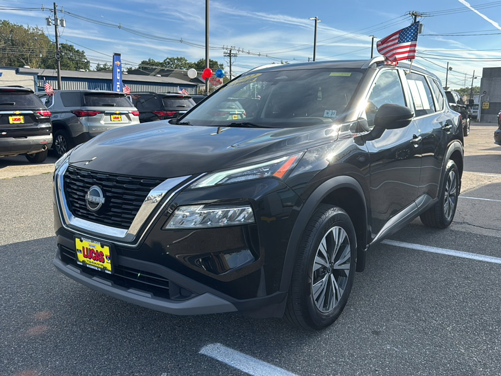2022 Nissan Rogue SV photo 2