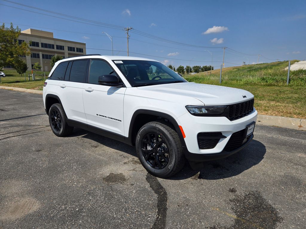 2025 Jeep Grand Cherokee Altitude's photo