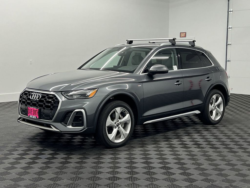 2022 Audi Q5 45 S line Premium Plus photo 2