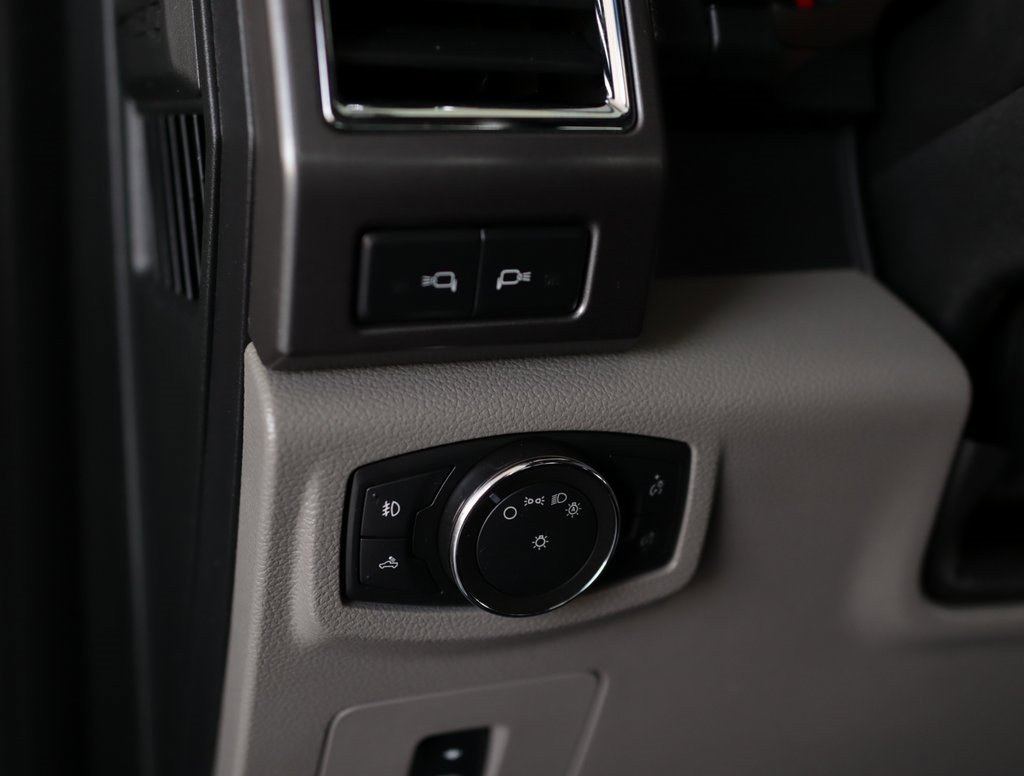 2015 Ford F-150 XLT photo 9