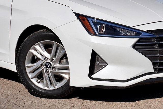 2020 Hyundai Elantra Value Edition photo 3