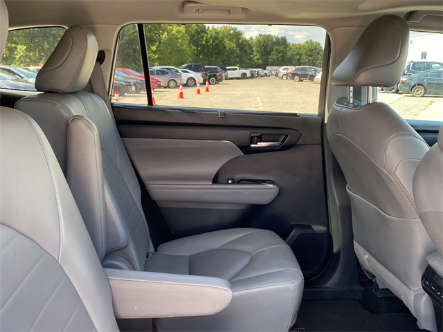 2021 Toyota Highlander XLE photo 10