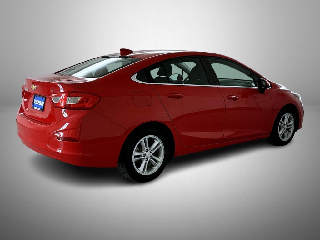 2016 Chevrolet Cruze LT photo 5