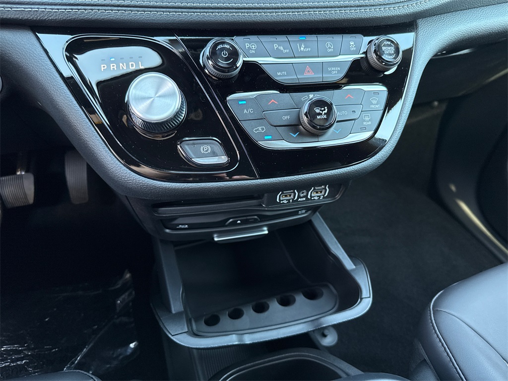 2025 Chrysler Pacifica photo 27