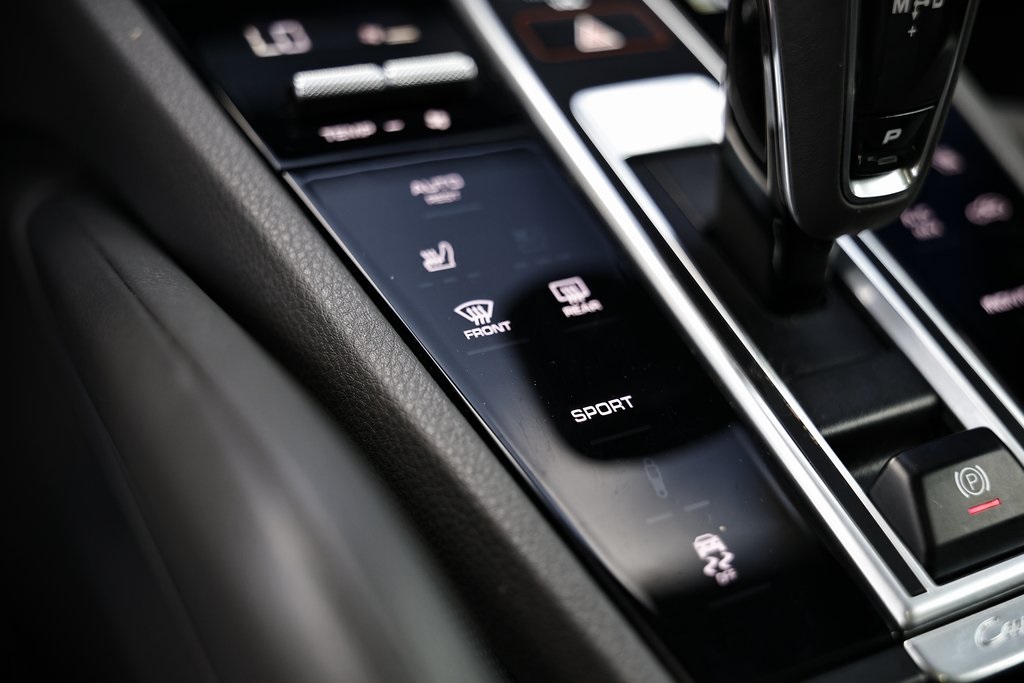 2022 Porsche Cayenne Base photo 40