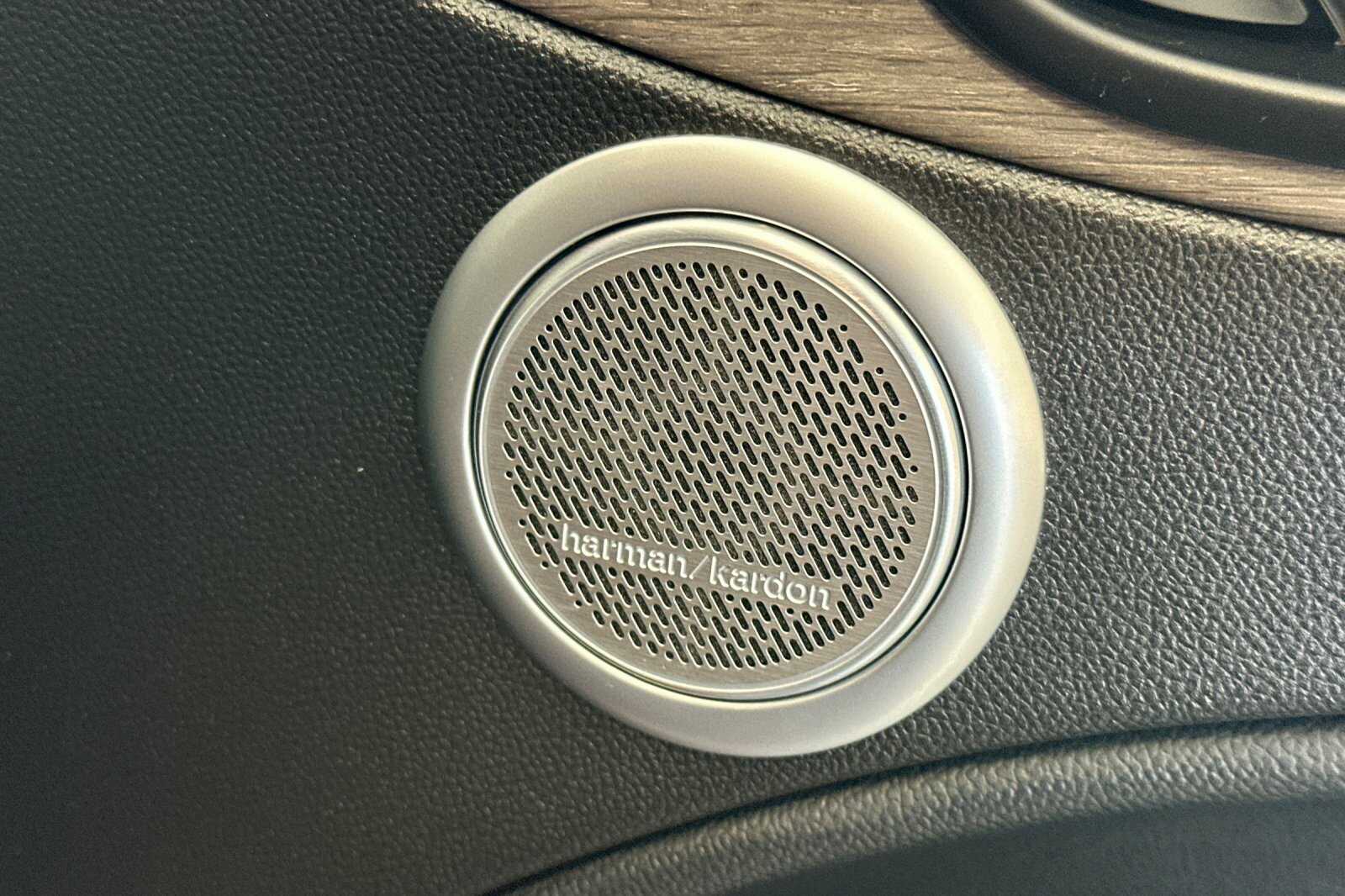 2022 Alfa Romeo Stelvio Ti photo 18