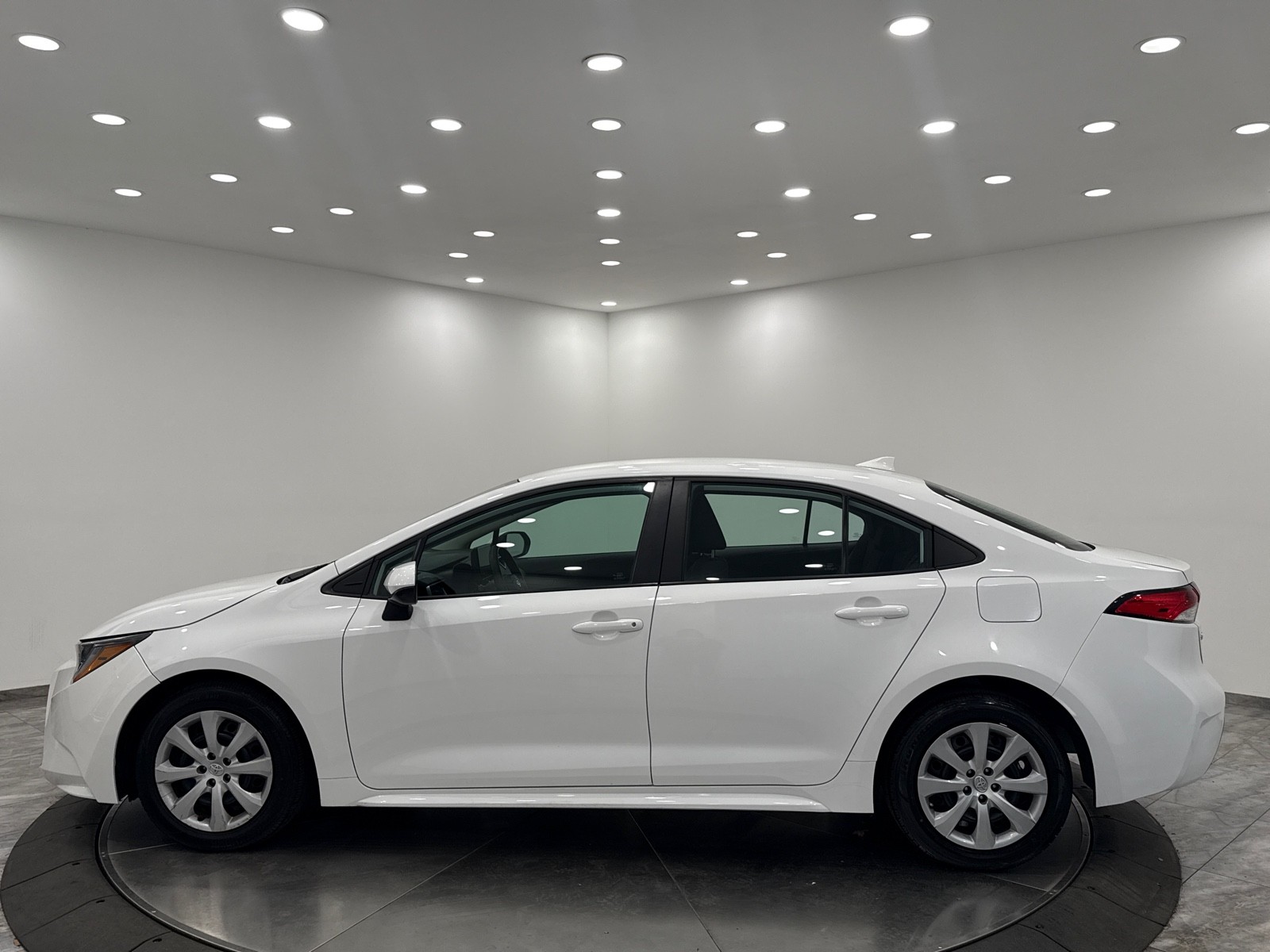 2023 Toyota Corolla LE photo 4