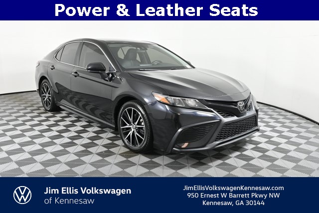 2021 Toyota Camry SE's photo