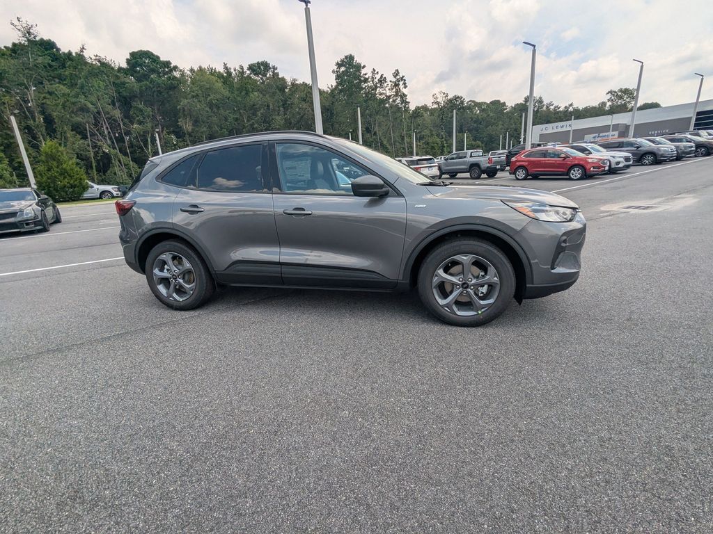 2025 Ford Escape ST-Line photo 2