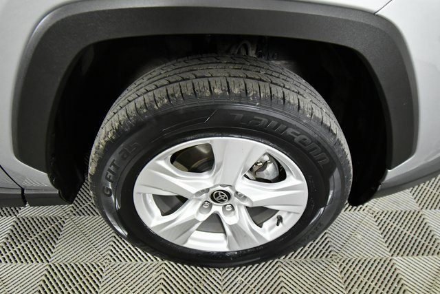 2021 Toyota RAV4 Hybrid XLE photo 16