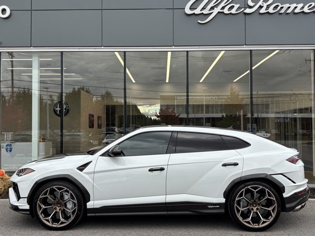 2024 Lamborghini Urus Performante photo 2