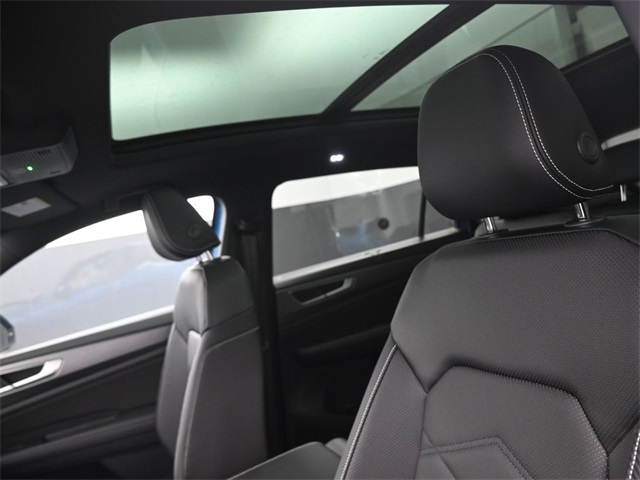 2024 Volkswagen Atlas Cross Sport SE Technology photo 2